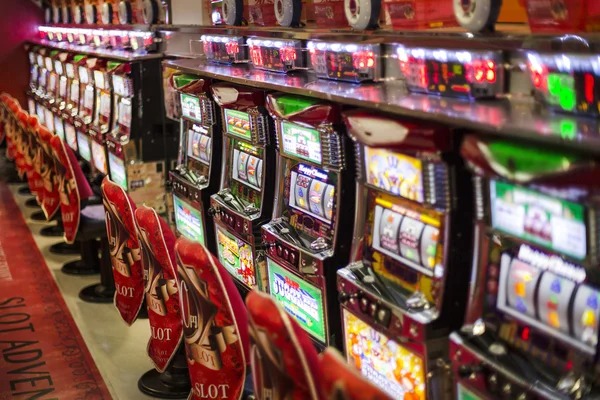 Ninja vs Samurai slot game interface on lapakbet777 showing character progression and bonus triggers